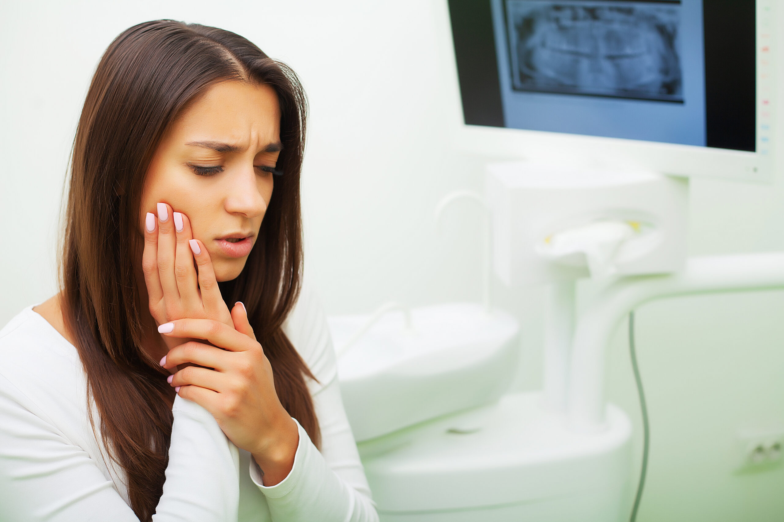 Wisdom tooth extraction at ETON Dental in Canoga Park, Los Angeles, CA – safe removal to relieve pain, prevent infection, and protect oral health.